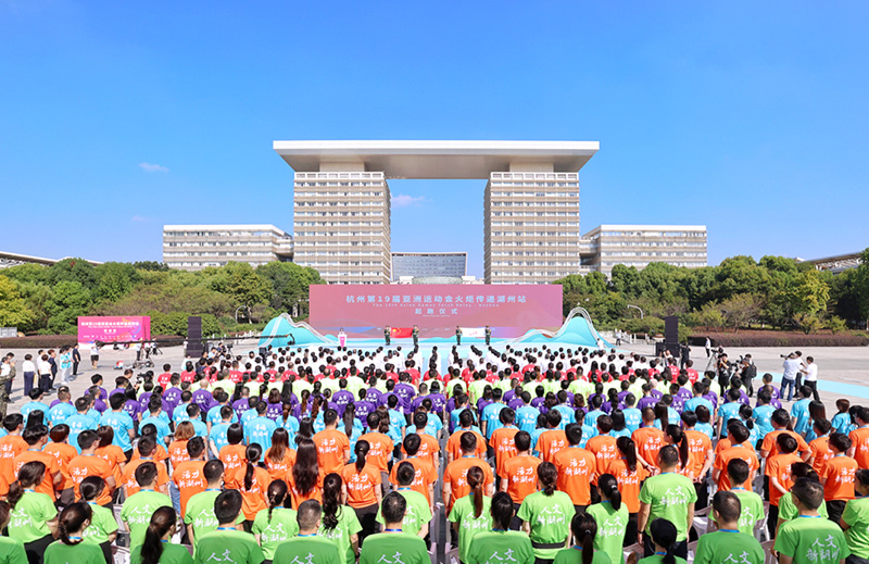 火炬?zhèn)鬟f︱中德的驕傲，傳遞亞運火炬——鄭書劍